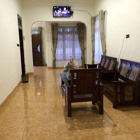 Shakila Guest House Malang Kültér fotó