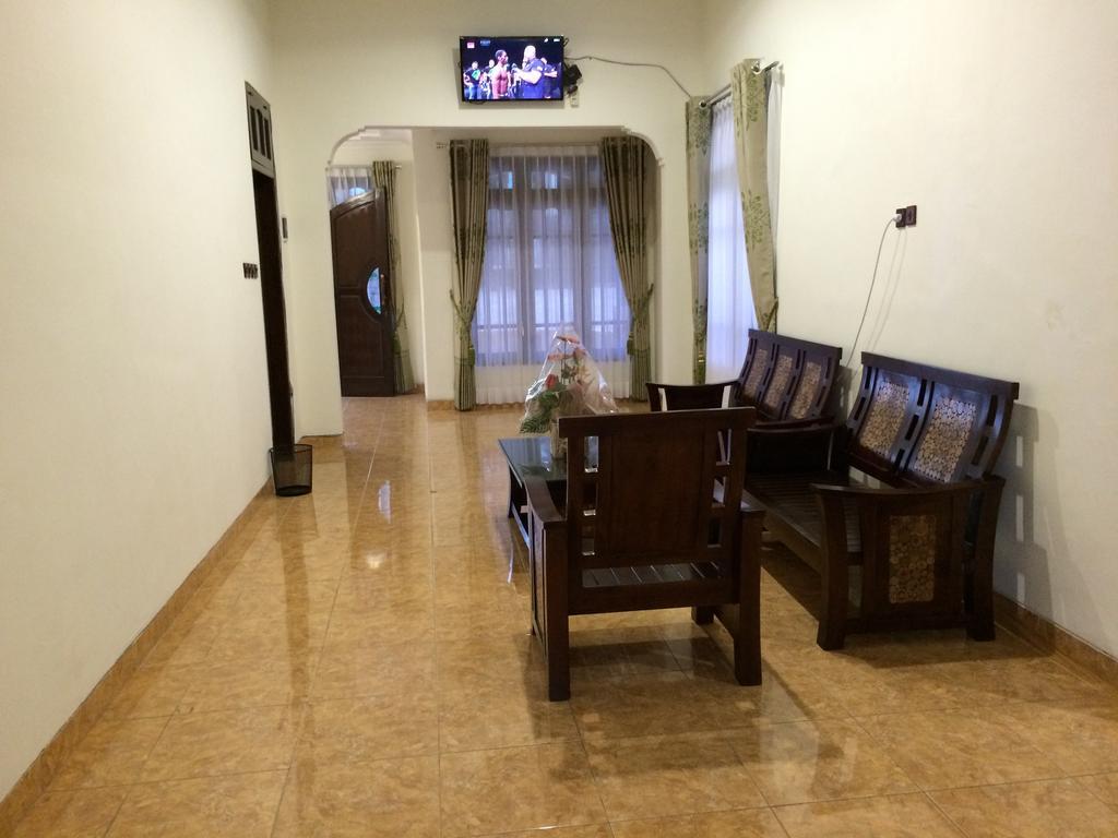Shakila Guest House Malang Kültér fotó