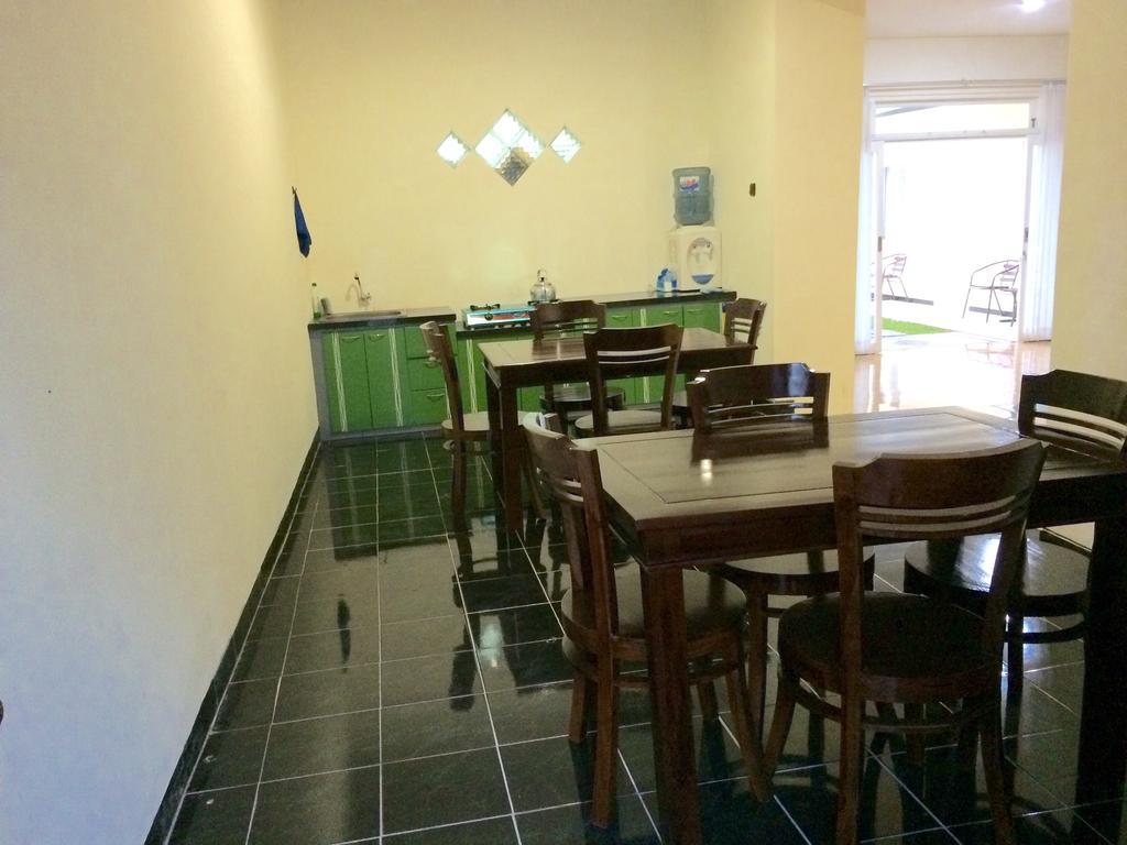 Shakila Guest House Malang Kültér fotó