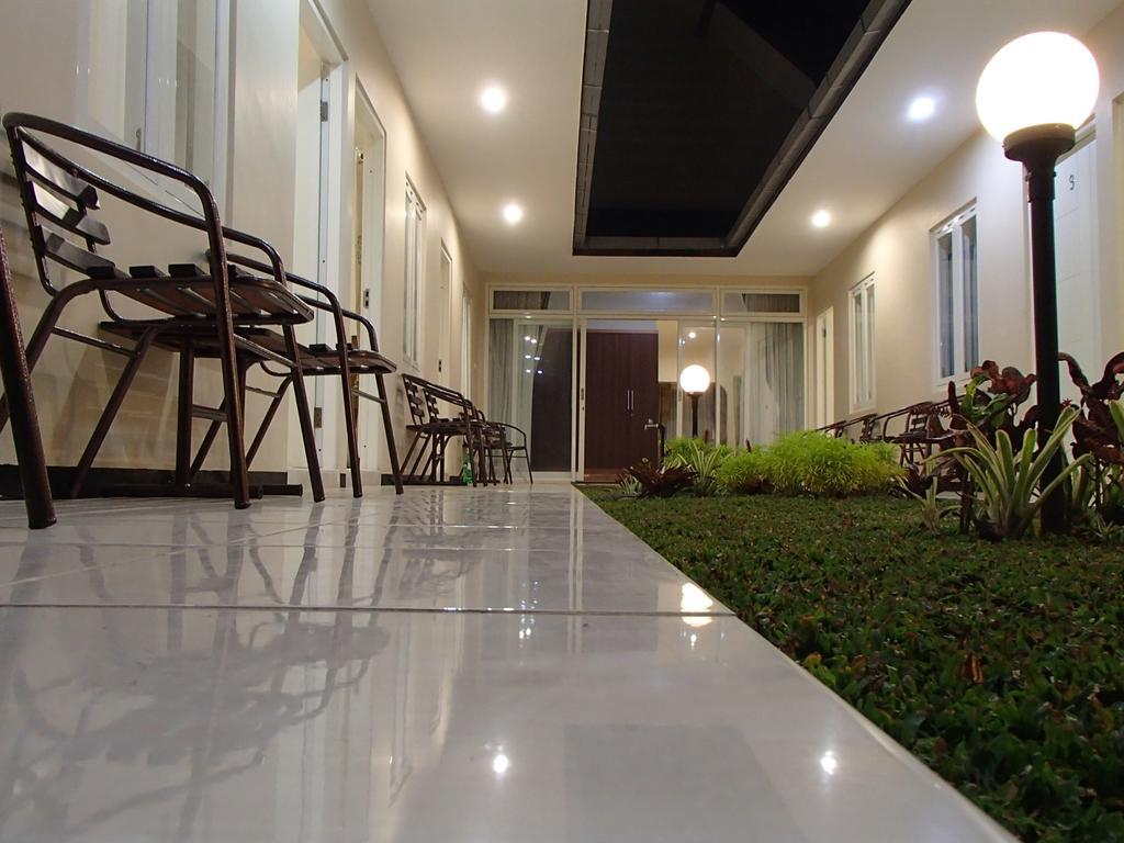 Shakila Guest House Malang Kültér fotó