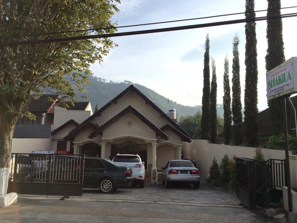 Shakila Guest House Malang Kültér fotó