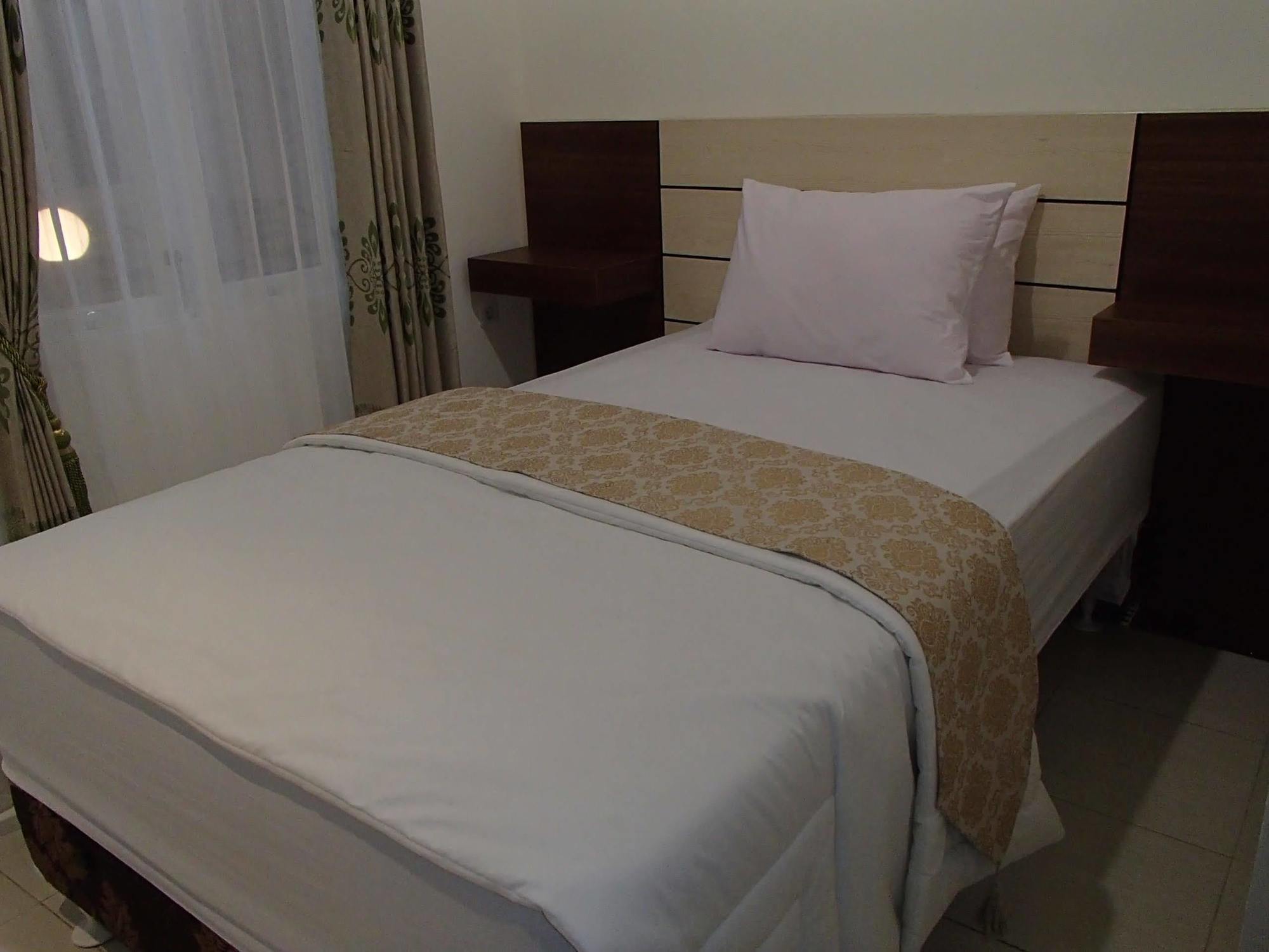 Shakila Guest House Malang Kültér fotó